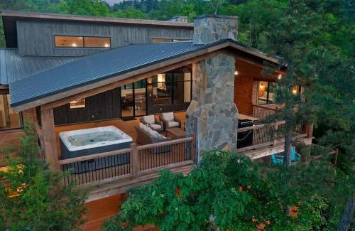 Broken Bow House | Luxury Retreat in Broken Bow w Forest Views