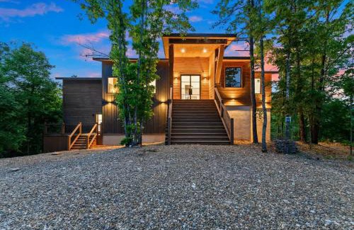 Broken Bow House | Luxury Retreat in Broken Bow w Forest Views