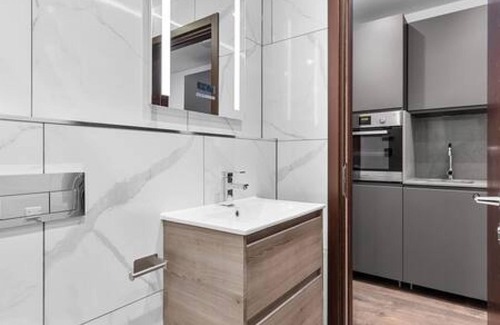 Golders Green Apartment | Luxury Spacious 2 Person Suite in North London
