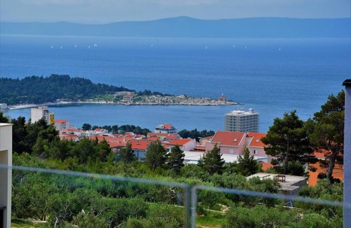 Veliko Brdo Villa | Luxury villa with heated pool in the most posh area of the city