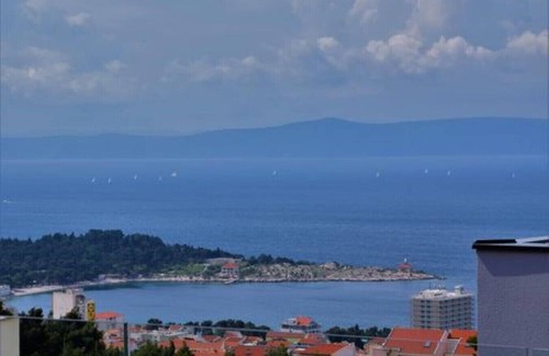 Veliko Brdo Villa | Luxury villa with heated pool in the most posh area of the city