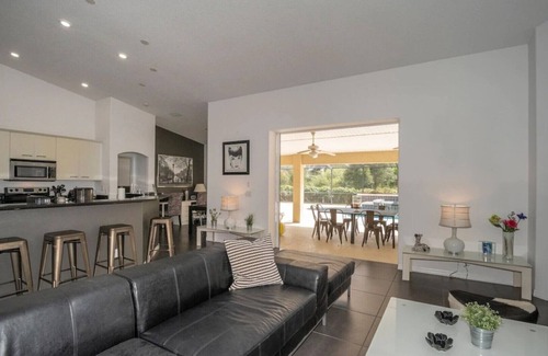 Inverness House | Luxury with a pool Su