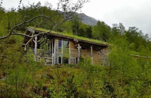 Urke Cottage | Magnificent landscape, fjords and mountains and an unic sommer house.