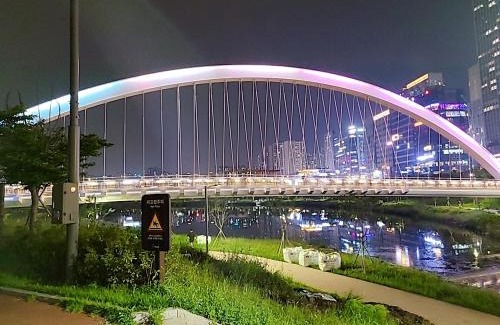 Hanam Apartment | Maison-호수공원뷰,편안한영화관,넷플,디즈니플러스,120인치스크린,미사역2분,장기숙박추천