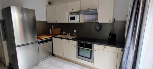 Beziers House | Maison cosy au bord du canal, piscine et parking