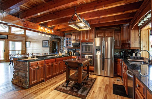 Gatlinburg - Pigeon Forge Cabin | Majestica