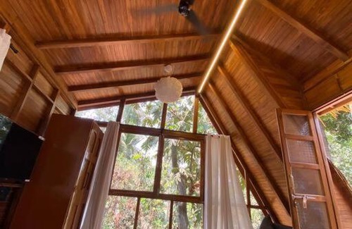 Varchi Ali House | Mangifera TreeHouse-Elixir beach farm-Jacuzzi-cozy