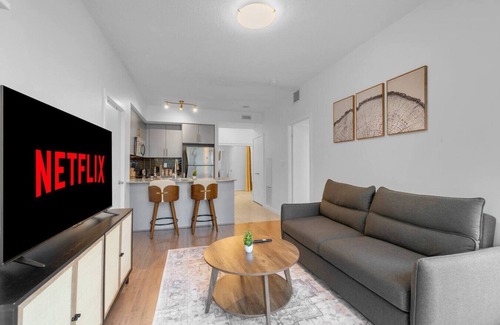 Toronto Entertainment District Hotel | Maple Leaf Stays - Rogers Centre - Scotiabank Arena