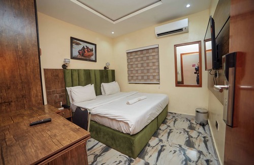 Uyo Hotel | Master Class