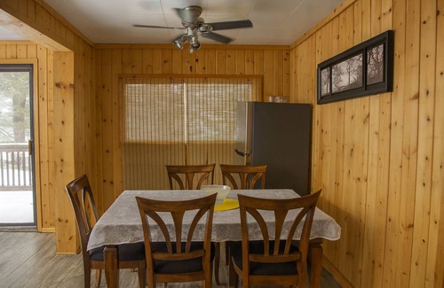 Sandy Hook Cottage | Matlock Dunnotar Area Pet Friendly 3 Bed Cottage Across the Road From the Lake