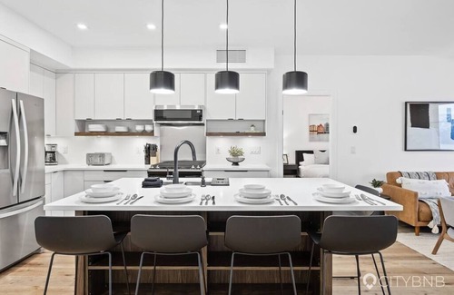 McKinley Condo | McKinley Beach. Sleeps 4. Lakeview. 1200sq ft.