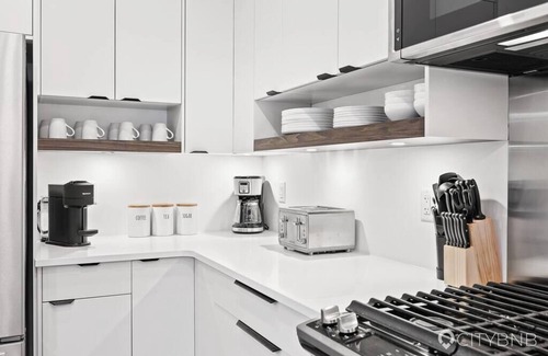 McKinley Condo | McKinley Beach. Sleeps 4. Lakeview. 1200sq ft.