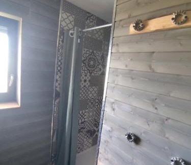 Charmes Apartment | Mechanical cottage, old cars and bikes