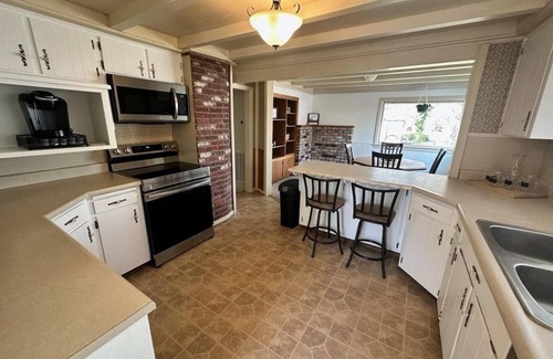 Medford Apartment | Medford Home and 2 Condos With Pool and Hot tub