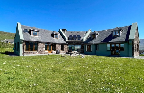 Bothar Bui House | Mesmerizing Ocean Drama - 5 Bedroom Oceanfront Home, Stunning Panoramic Views