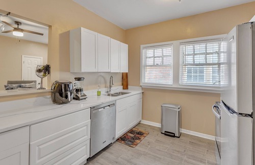 Memphis Apartment | Midtown Marvel - 1br Oasis By Overton Park 1 Bedroom Apts by Redawning