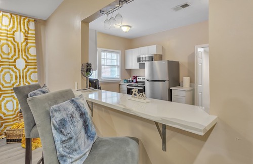 Memphis Apartment | Midtown Marvel - 1br Oasis By Overton Park 1 Bedroom Apts by Redawning