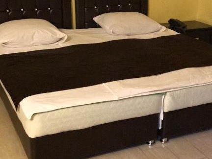 Nefteyugansk Bed & Breakfast | Mira 18A