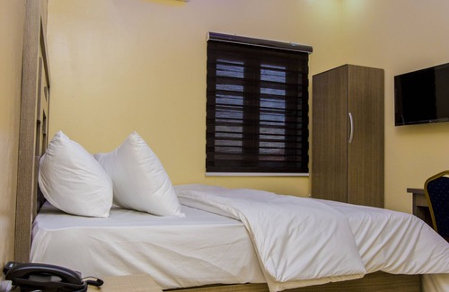 Surulere Hotel | MITOS LUXURY SUITES -BODE THOMAS
