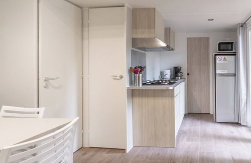 Lavilledieu House | Mobile Home 'F - 1-6 Pers' with Shared Pool, Private Terrace and Shared Garden