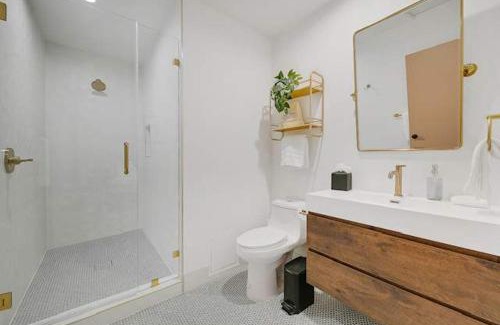 Uptown Design District Villa | Mod Hotel