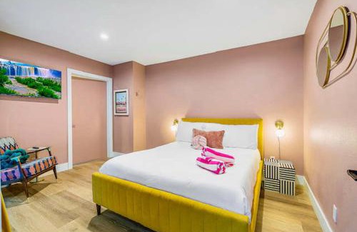 Uptown Design District Villa | Mod Hotel
