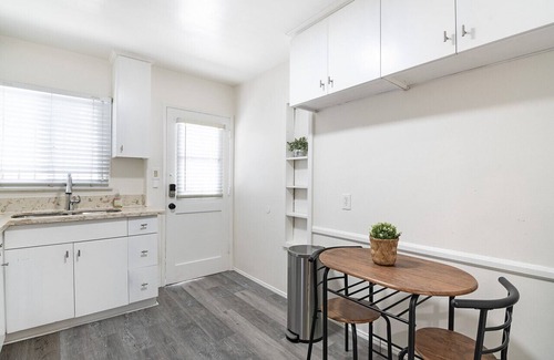 The Flats Apartment | Modern 1BR Apartment Prime Location