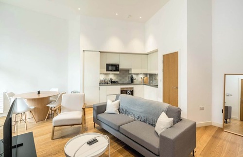 Canning Town Apartment | Modern 2 bed Flat Near O2 and Canary Wharf