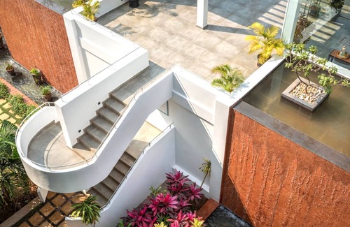 Nerul Apartment | Modern 2bhk w Pool Access 5km to Coco Beach