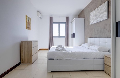 Gzira Apartment | Modern 3BR Apartment in the Centre of Sliema