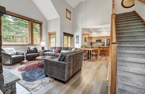 Breckenridge Condo | Modern 3br Mountain - Winter Escape Mins To Slopes 3 Bedroom Townhouse by RedAwning