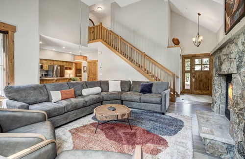 Breckenridge Condo | Modern 3br Mountain - Winter Escape Mins To Slopes 3 Bedroom Townhouse by RedAwning