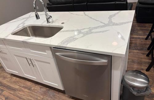 DeBaliviere Place Apartment | Modern 3BR Townhouse in St Louis