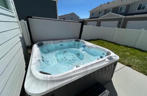 Heber House | Modern 6br near skiing luxe sleeps 12 hot tub