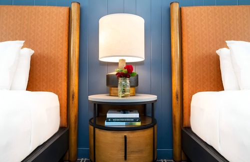Mammoth Lakes Hotel | Modern Alpine Room Near Mammoth Mountain, Great for Families and Ski Trips