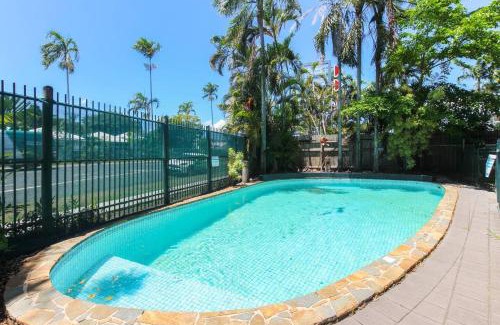 Cairns North Apartment | Modern Apartment Close to the City Centre 21
