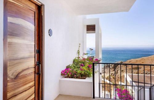 Cerritos House | Modern Beachfront Residence with Resort Amenities