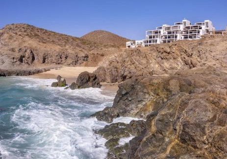Cerritos House | Modern Beachfront Residence with Resort Amenities