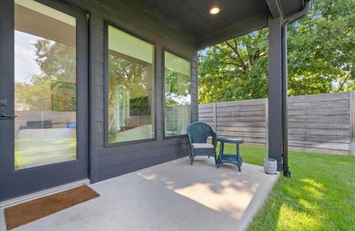 Austin Apartment | Modern Comfort Near It All 2BR 2 5BA Sleeps 6