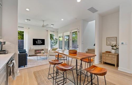 Austin Apartment | Modern Comfort Near It All 2BR 2 5BA Sleeps 6