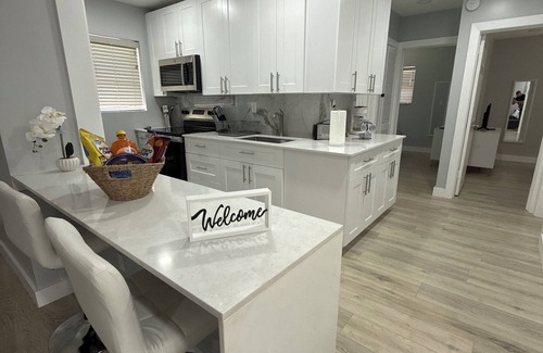 Central Fort Lauderdale Villa | ✨ Modern home with BBQ and garden, near downtown