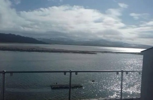 Borth-y-Gest House | Modern home with spectacular sea/estuary and mountain views