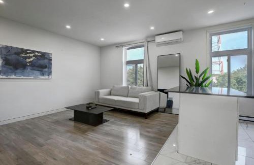 Cote-Des-Neiges—Notre-Dame-De-Grace Apartment | Modern MTL Getaway A Sleek NDG Escape
