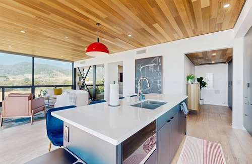 Fort Bragg House | Modern oceanfront container home with electric fireplace & wifi - walk to beach