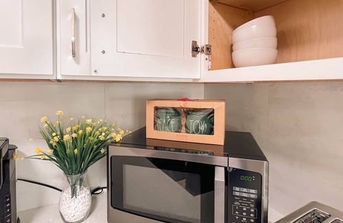 Ontario House | Modern Retreat With Spacious Yard Cozy Interiors