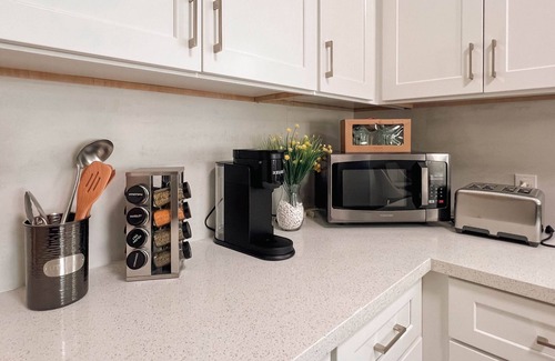 Ontario House | Modern Retreat With Spacious Yard Cozy Interiors