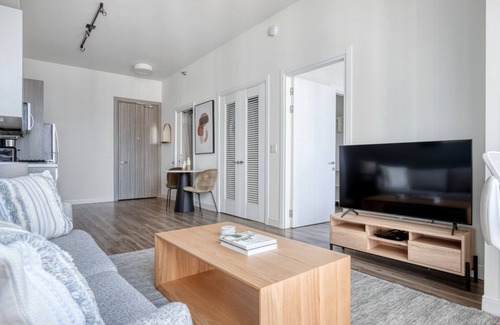 South Loop Apartment | Modern South Loop 1BR w/Gym & Pool, nr Grant Park, by Blueground