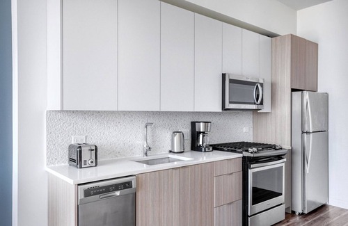 South Loop Apartment | Modern South Loop 1BR w/Gym & Pool, nr Grant Park, by Blueground