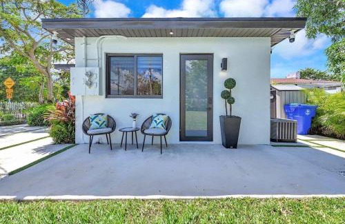 Buena Vista Apartment | Modern Studio Near Design District, Wynwood