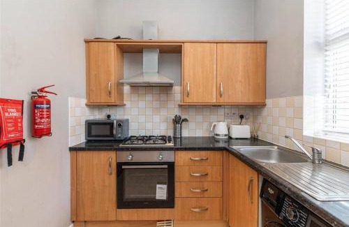 Jesmond Apartment | Modern Stylish Jesmond Apartment with parking.